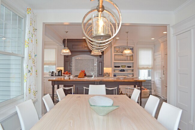 Building Photo - 16 S Somerset Ave