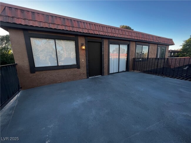 Primary Photo - 301 Brookside Ln