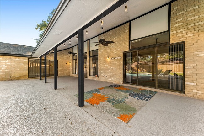 Building Photo - 303 Narcissus St