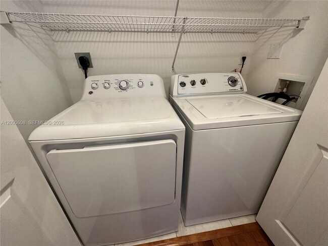 Building Photo - 6841 SW 44th St