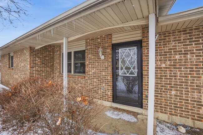 Building Photo - 3145 Dogwood Dr