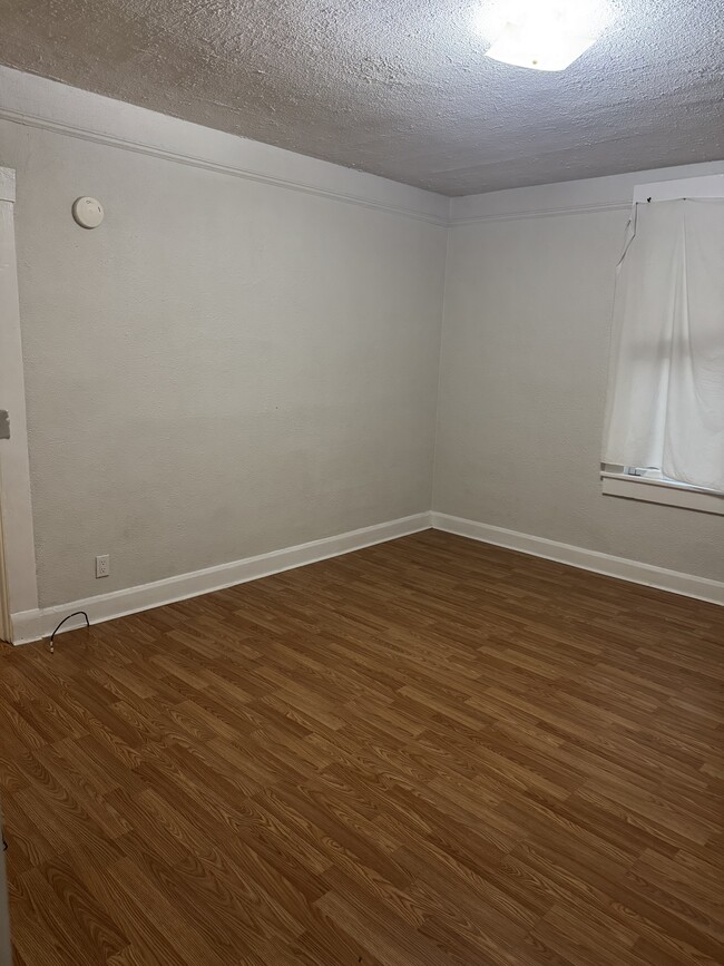 Building Photo - 220 Cedar St