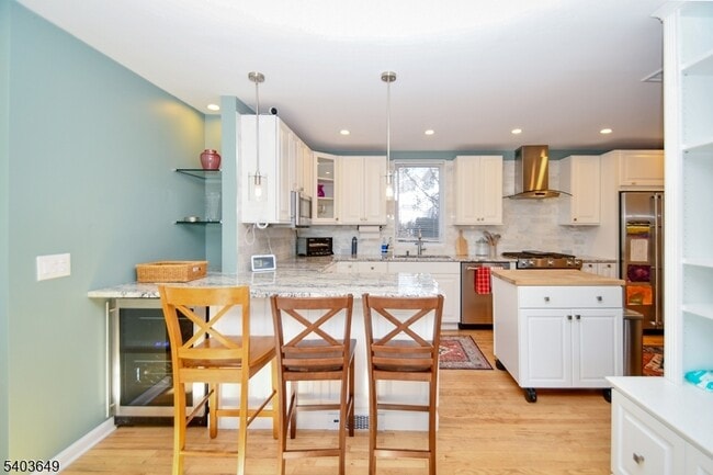 Building Photo - 11 Morris Ct