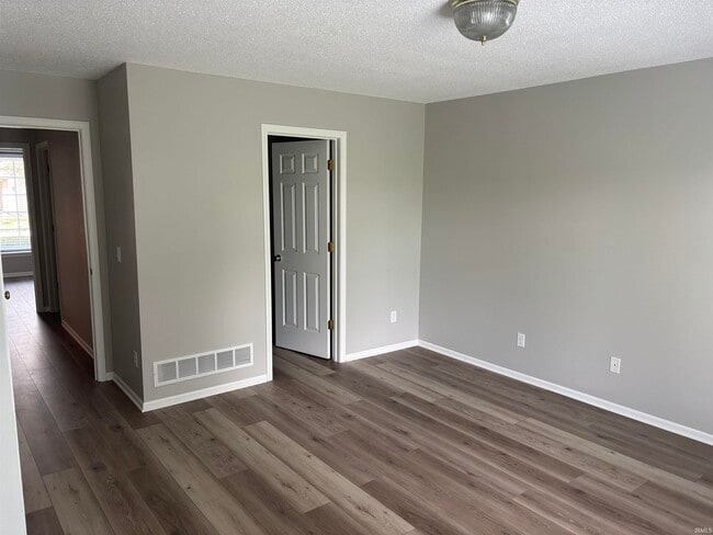 Building Photo - 1431 Shingle Oak Pointe