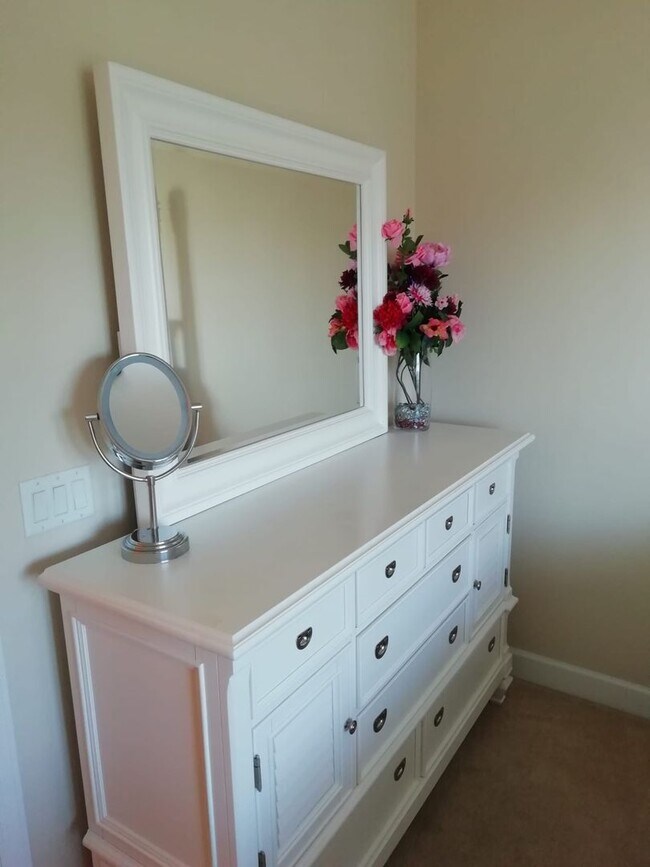 Building Photo - Stunning 3 bedroom top floor in Toscana FULLY FURNISHED