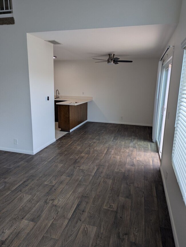 Building Photo - 3 Bed/2 Bath Townhome in Poway