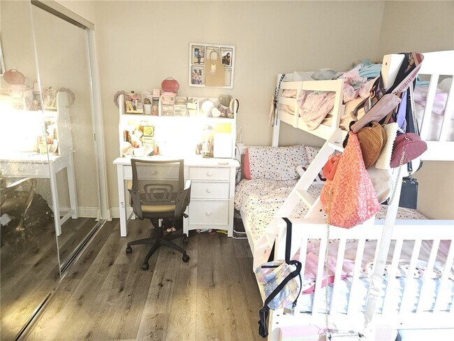 Building Photo - 545 S Ranch View Cir