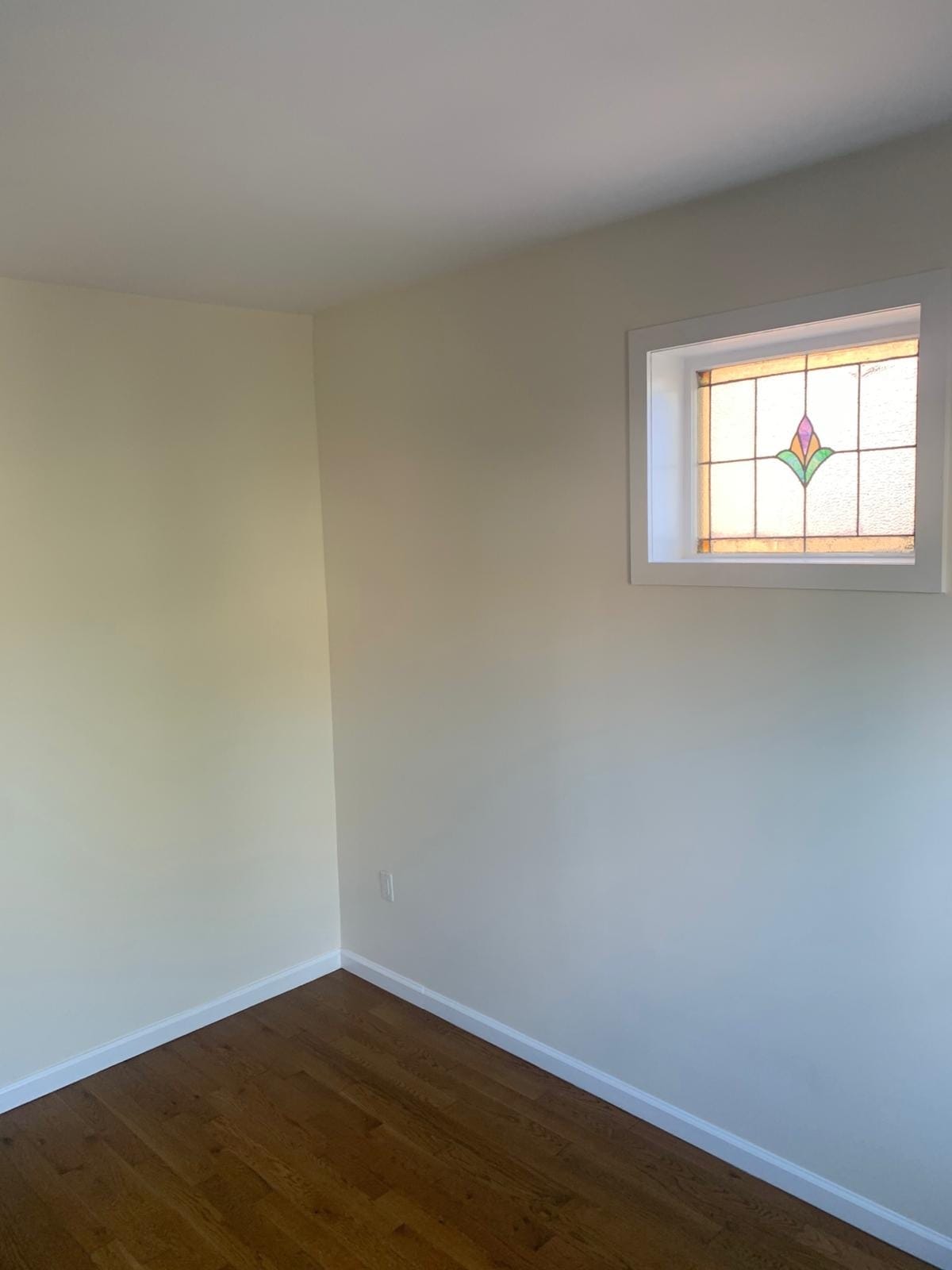 lots of light - 3132 82nd St