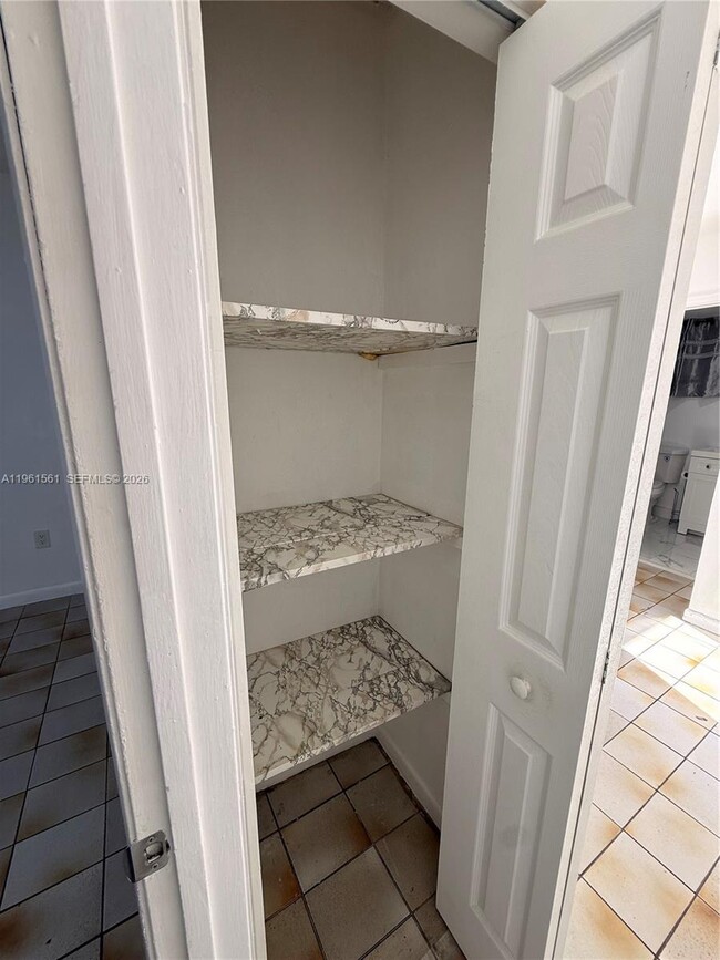 Building Photo - 1037 SW 20th Ave