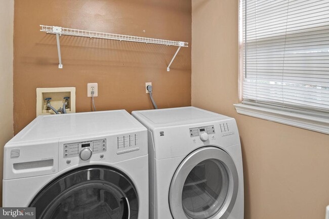 Building Photo - 5941 Iron Frame Way