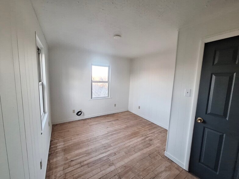 Building Photo - 991 Loucks Pl