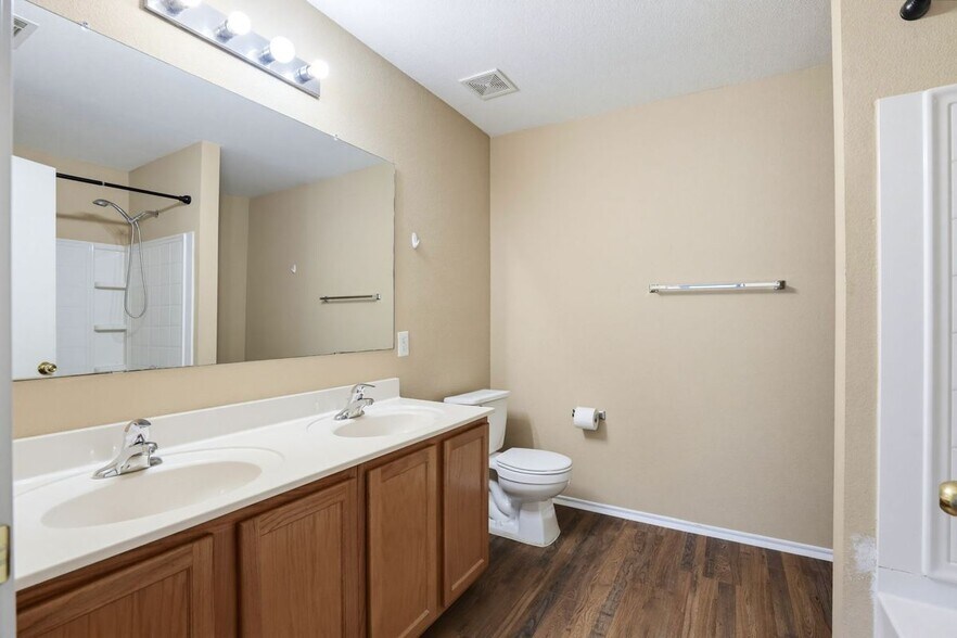Building Photo - 3935 Regal Rose