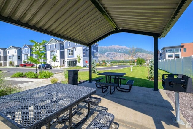 Building Photo - 3-bedroom, 2.5-bath townhome offering modern living in an unbeatable location.