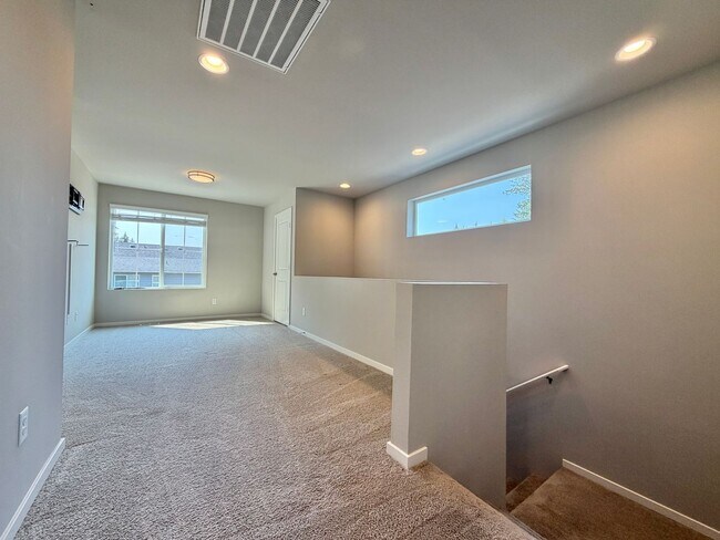 Building Photo - 5738 Hawks Lndg Pl NE