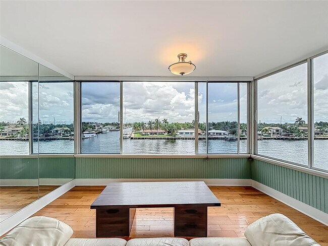 Building Photo - 401 N Riverside Dr