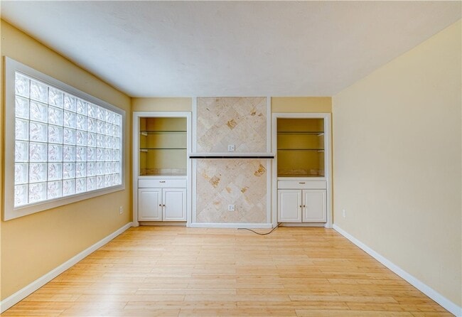 Building Photo - 5264 Dresden Wy