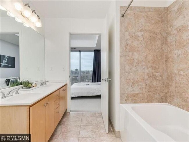 Building Photo - 929 Portland Ave