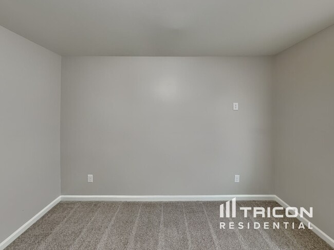 Building Photo - 206 Churchill Dr