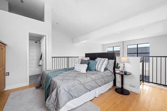 Building Photo - Top Level Condo in the Fire Clay Lofts in ...