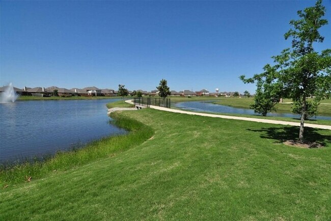 Building Photo - 2704 Evening Mist Dr