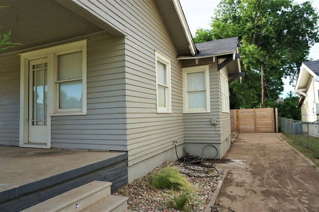 Building Photo - 3 Bed 1.5 Bath in Pleasant View Addition N...