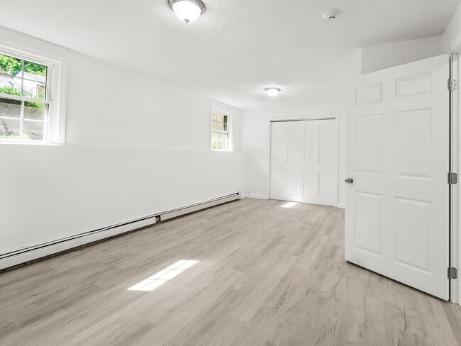 Building Photo - 26 Sidney St