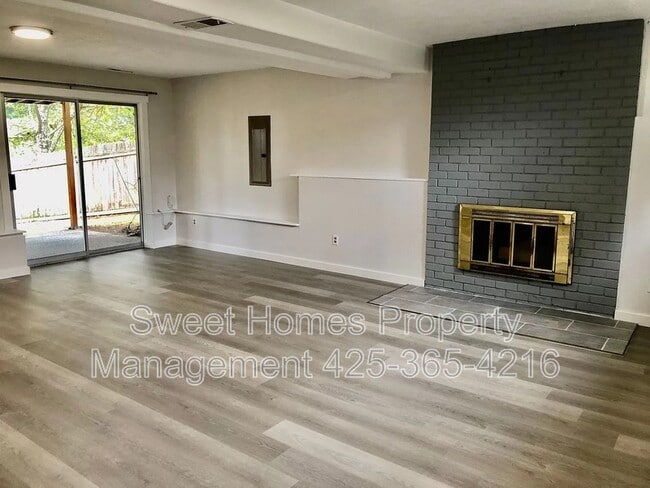 Building Photo - 11235 80th Ave NE