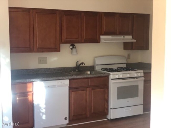 Primary Photo - 2 br, 1 bath Condo - 58 Towne House Rd