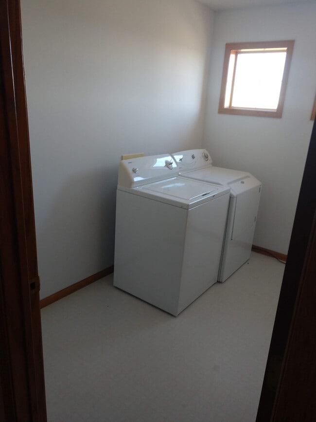 Building Photo - Beauting 2 Bed Town Home for Rent