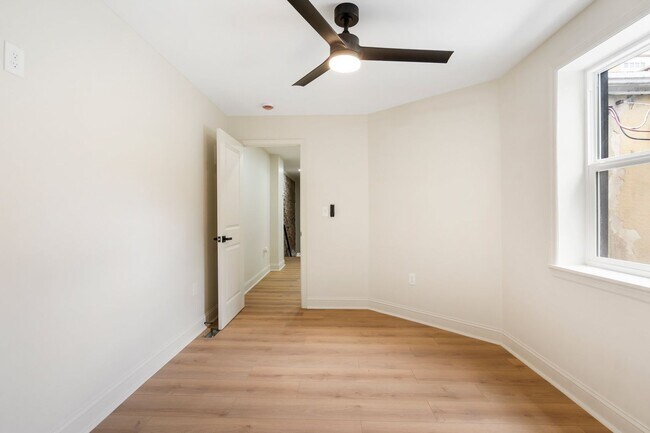 Building Photo - Beautiful 3 Bedroom 4 Bathroom East Baltim...