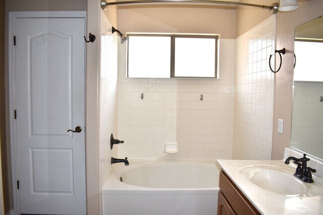 Building Photo - 2112 Calle Sabo