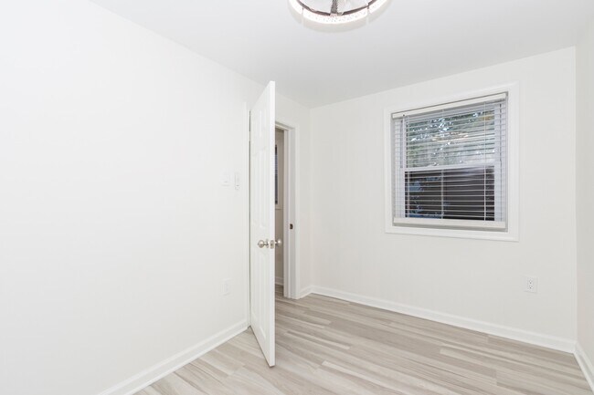 Building Photo - 2711 Oakford St