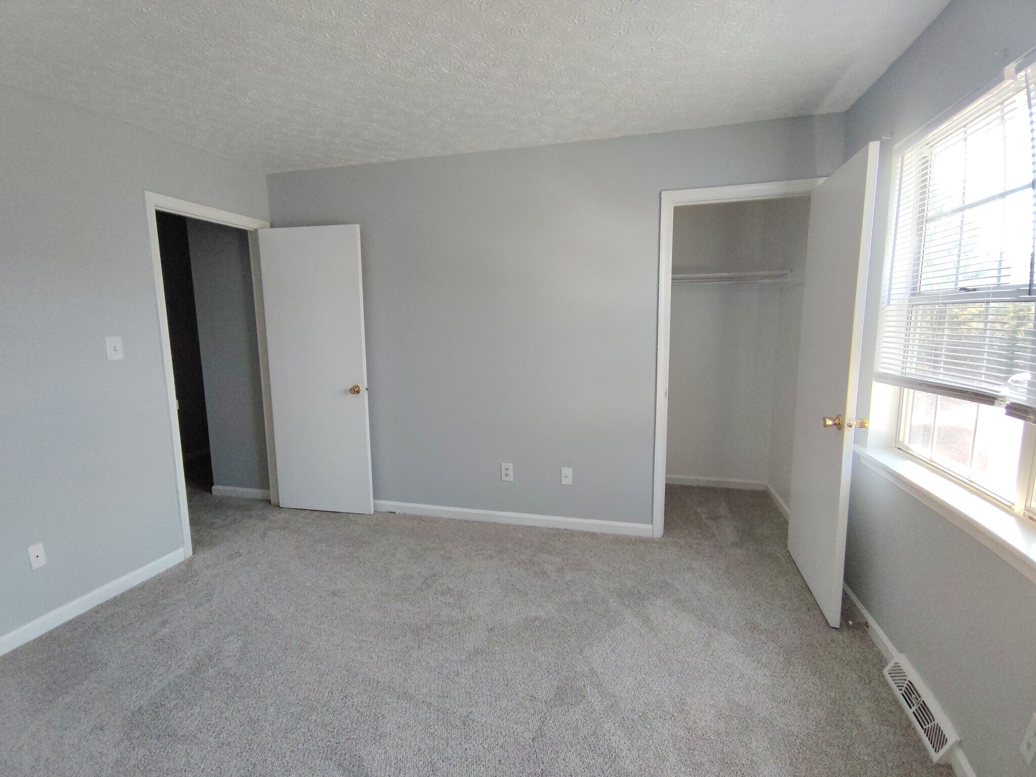 Building Photo - 9 Fonda Dr