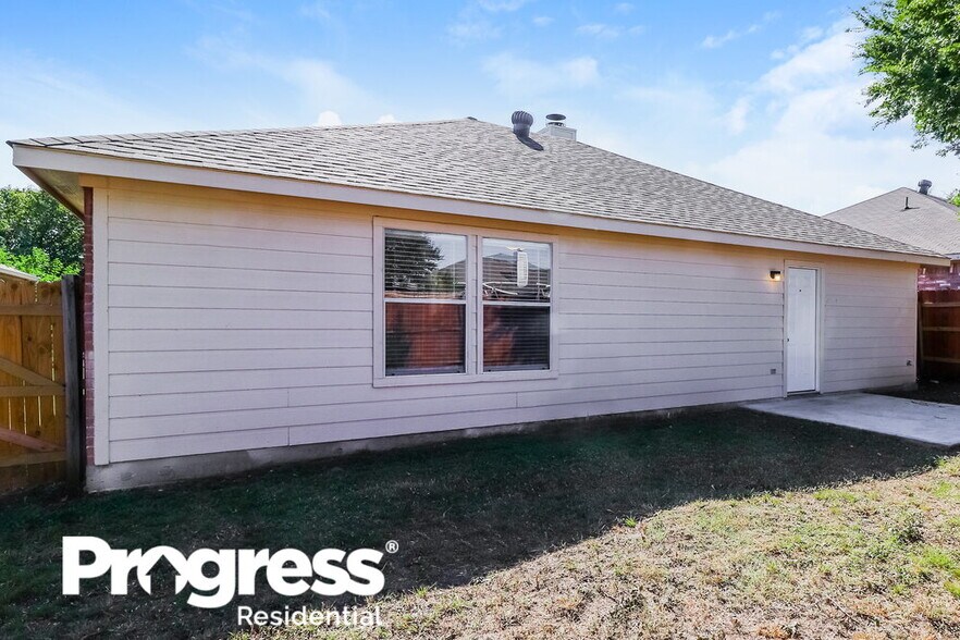 Building Photo - 327 Tioga Dr