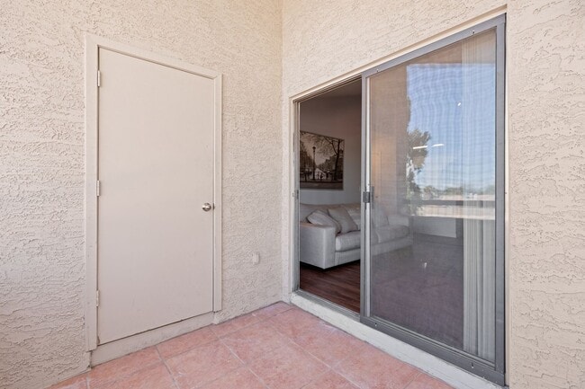 Building Photo - Charming 1BR Condo in Phoenix