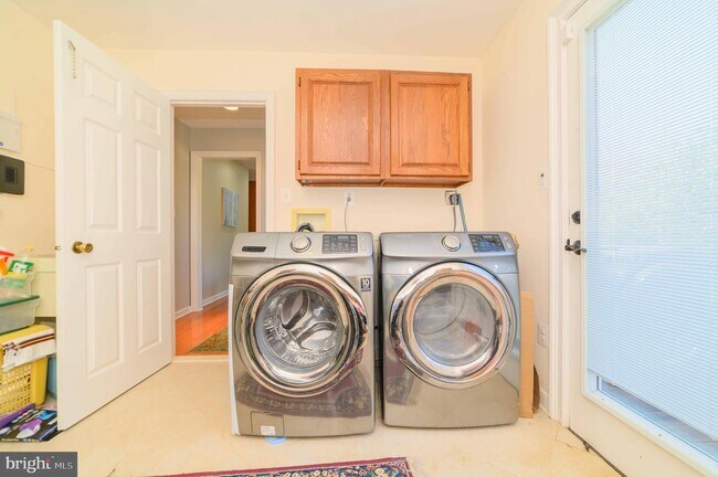 Building Photo - 4708 Randolph Ct