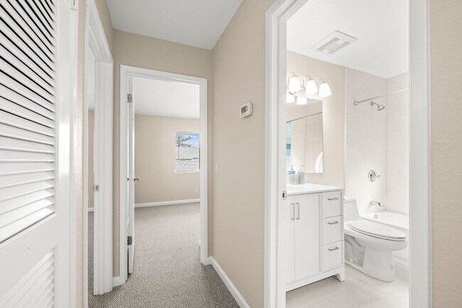 Building Photo - Beautiful 3-bedroom, 3-bathroom townhome  ...