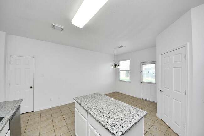 Building Photo - 21738 Sierra Long Dr