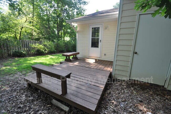 Building Photo - 6104 Deerwood Pl