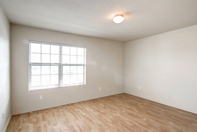 Building Photo - 8906 Scarlett Pl