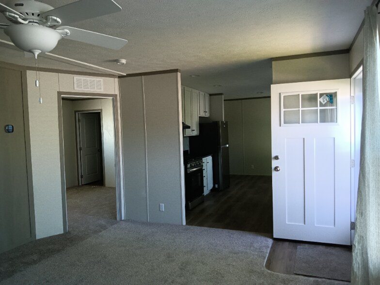 Building Photo - 72 Hunters Rill