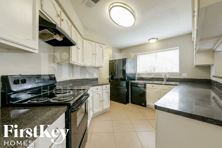 Building Photo - 22219 Oakhill Gate Dr