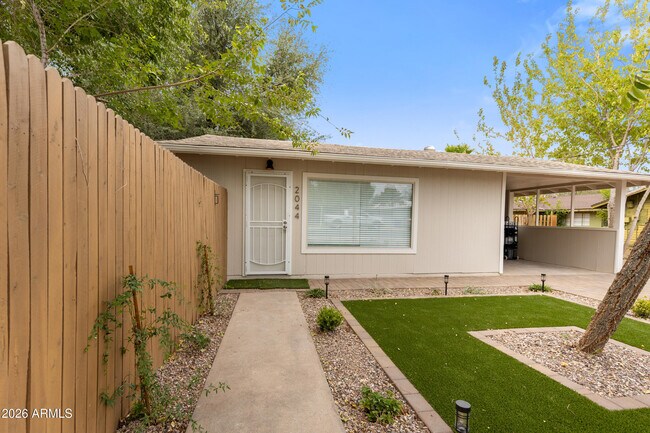 Building Photo - 2045 S Hammond Dr