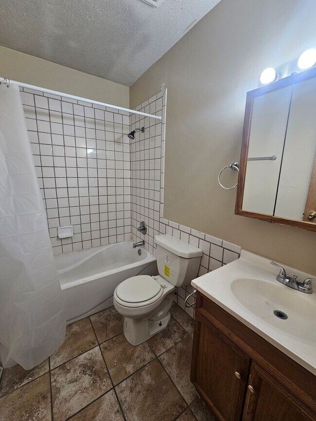 Building Photo - 4132 N Elsie Ave