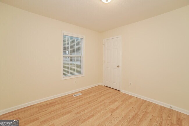 Building Photo - 757 Newport Dr