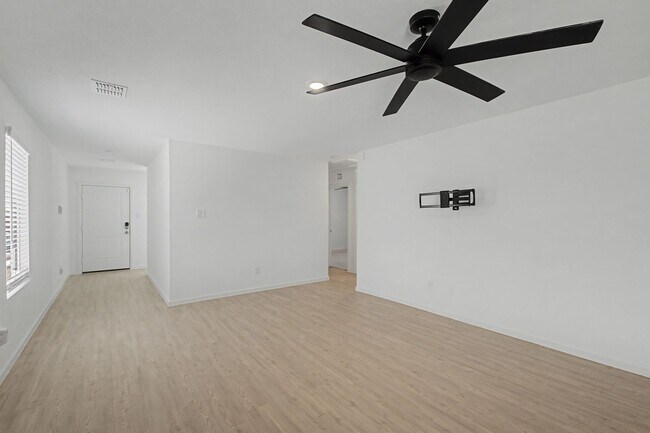 Building Photo - 6732 Bramblewood Dr