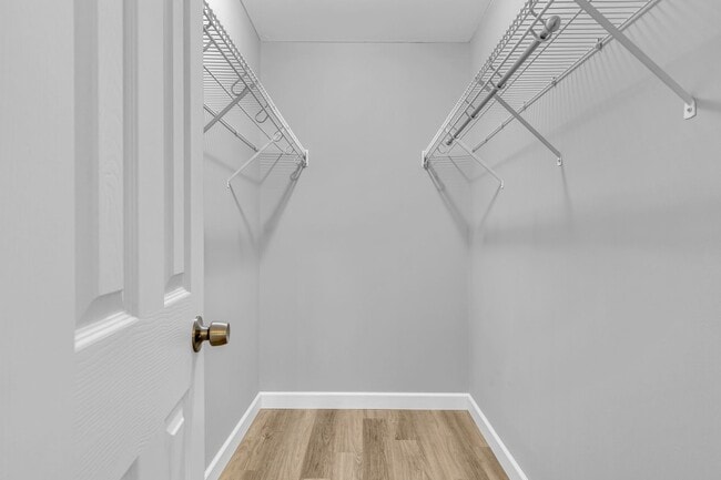 Building Photo - 525 Rushing St