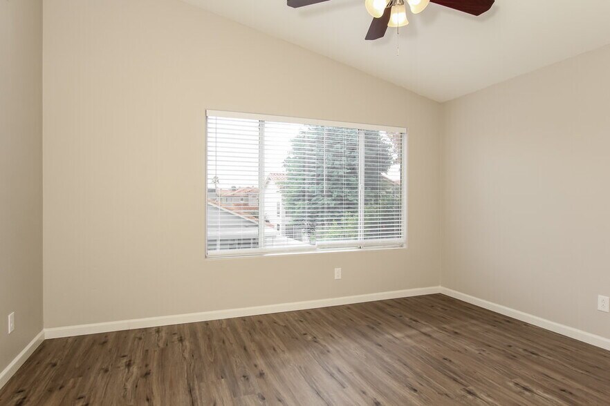 Building Photo - 1249 E Angela Dr