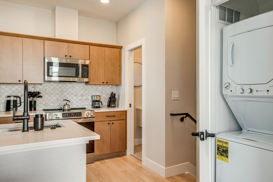 Building Photo - 4100 E Warren Ave