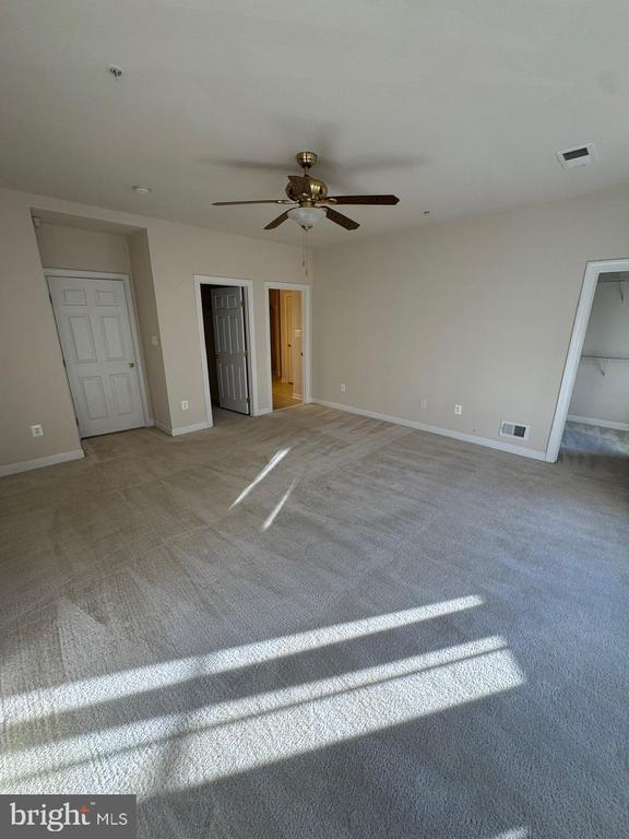 Building Photo - 9500 Hyde Pl